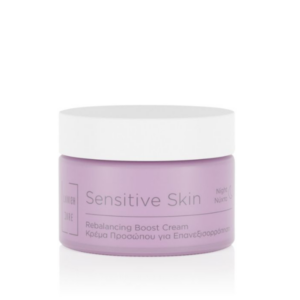 Lavish Care Sensitive Skin Ενυδατική Κρέμα Προσώπου Νυκτός με Υαλουρονικό Οξύ & Aloe Vera 50ml